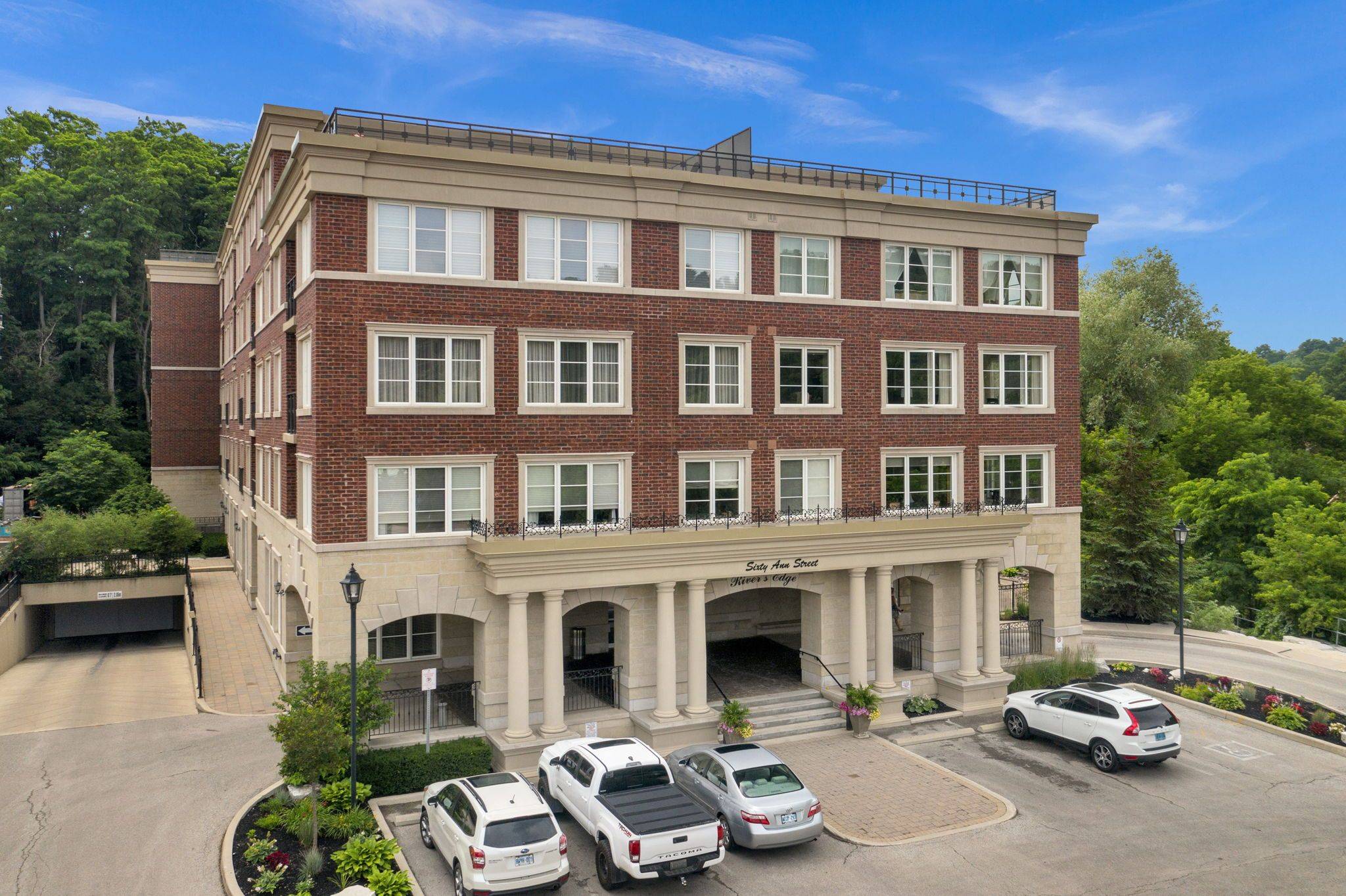 60 Ann ST #402, Caledon, ON L7E 4G5