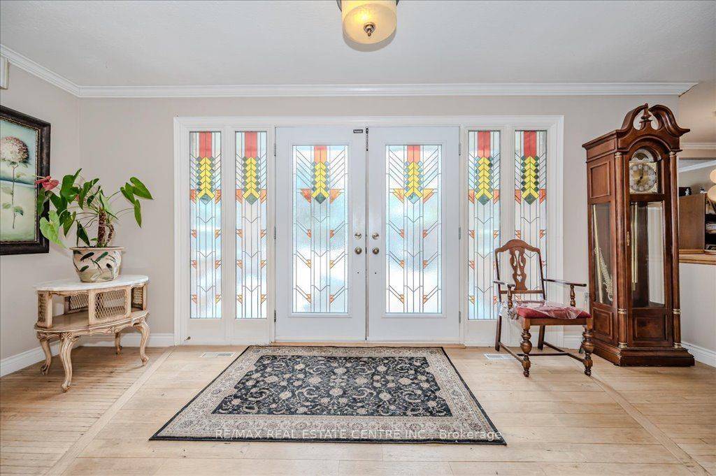Mississauga, ON L5C 1V6,2260 Oneida CRES