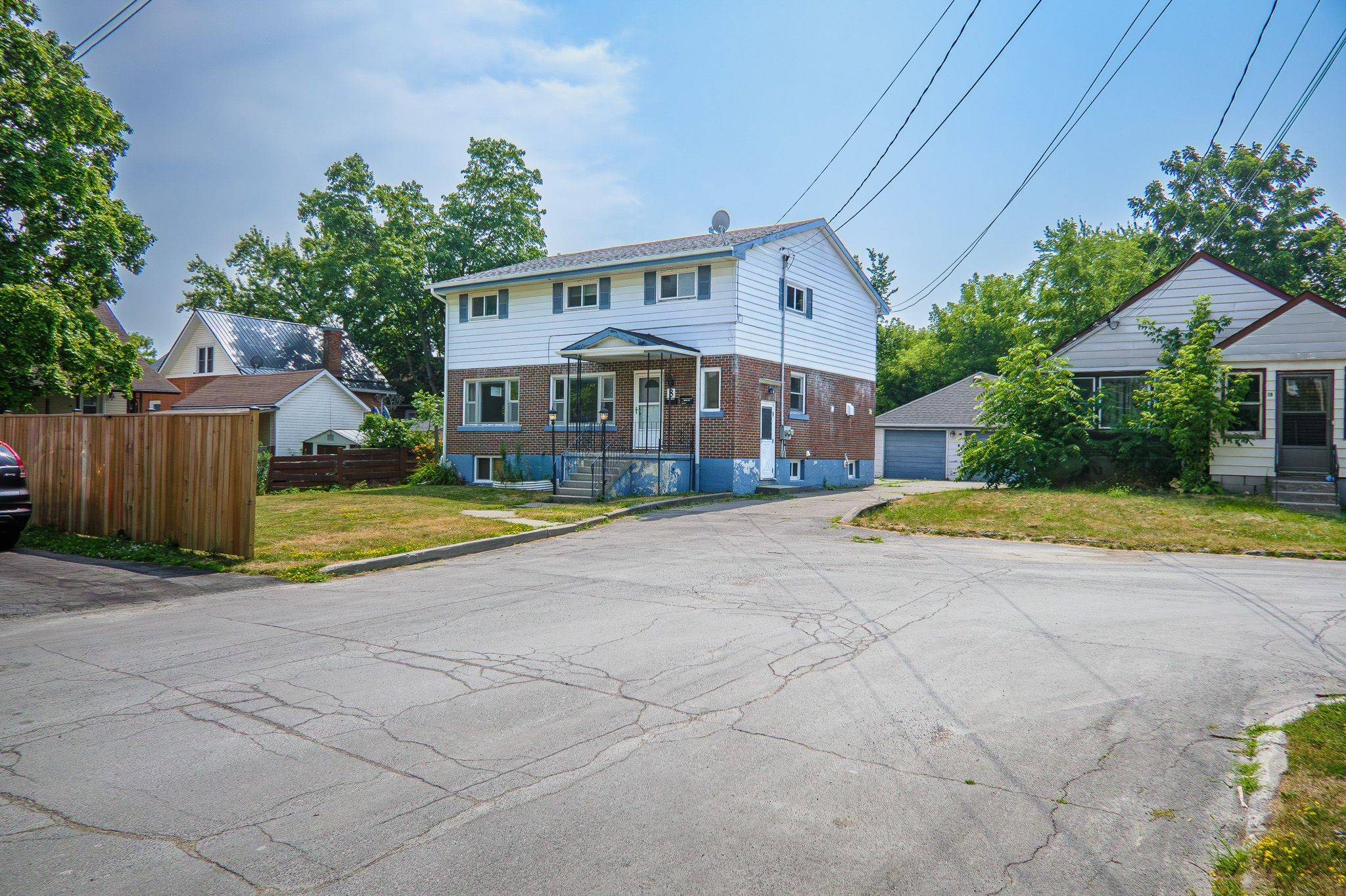Belleville, ON K8P 2W7,8 Reynolds CRES