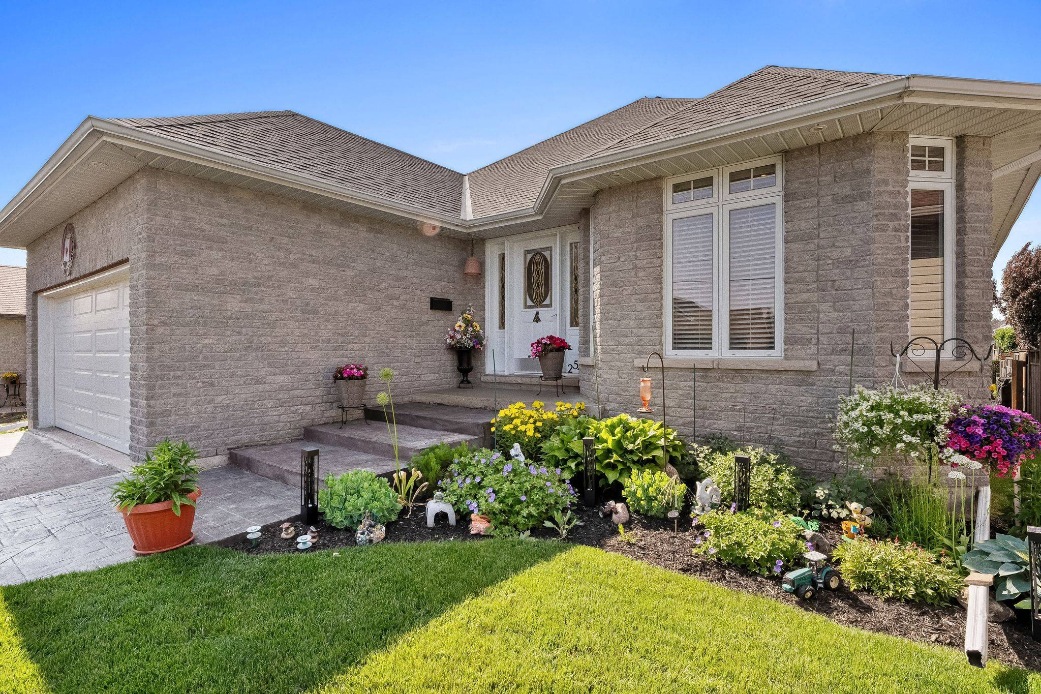 Brighton, ON K0K 1H0,254 Raglan ST