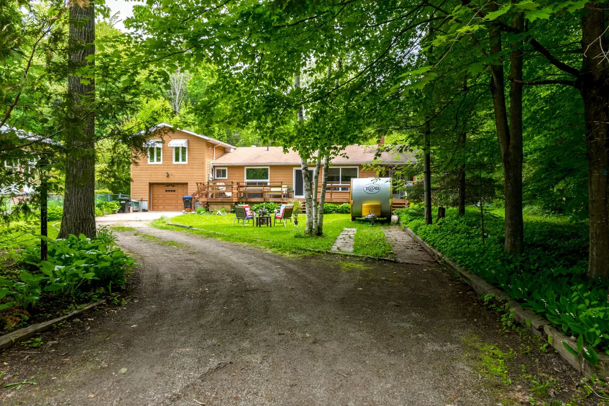 Tiny, ON L9M 0H3,23 Duquette CT