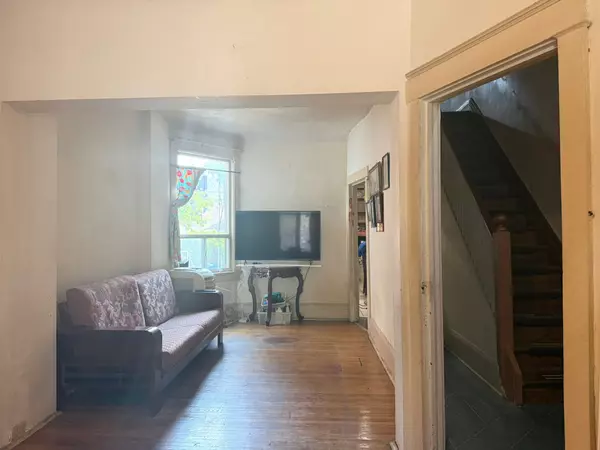 Toronto C01, ON M6G 3T6,665 Ossington AVE