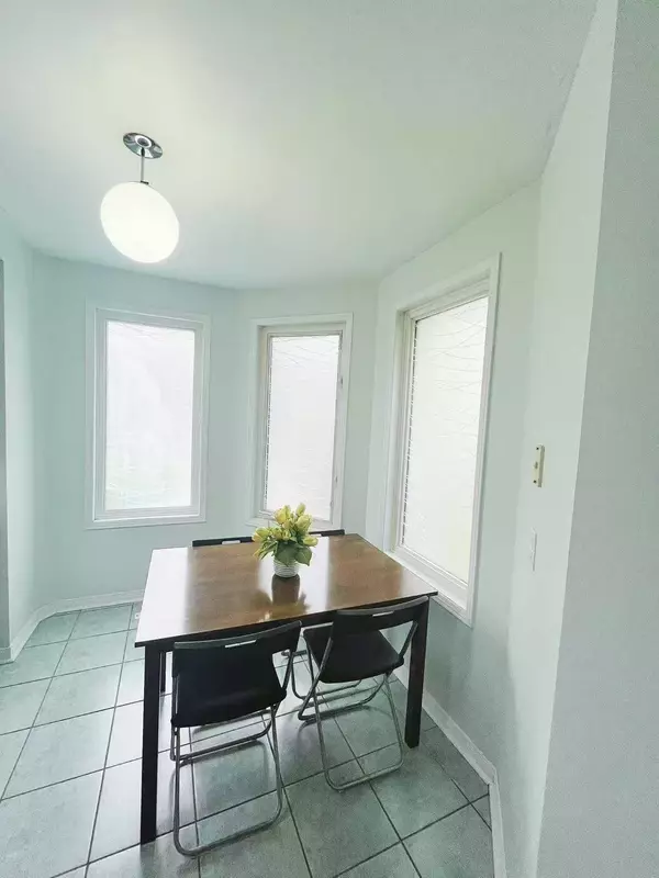 Toronto E11, ON M1B 5Z1,28 Rosebank DR #1502