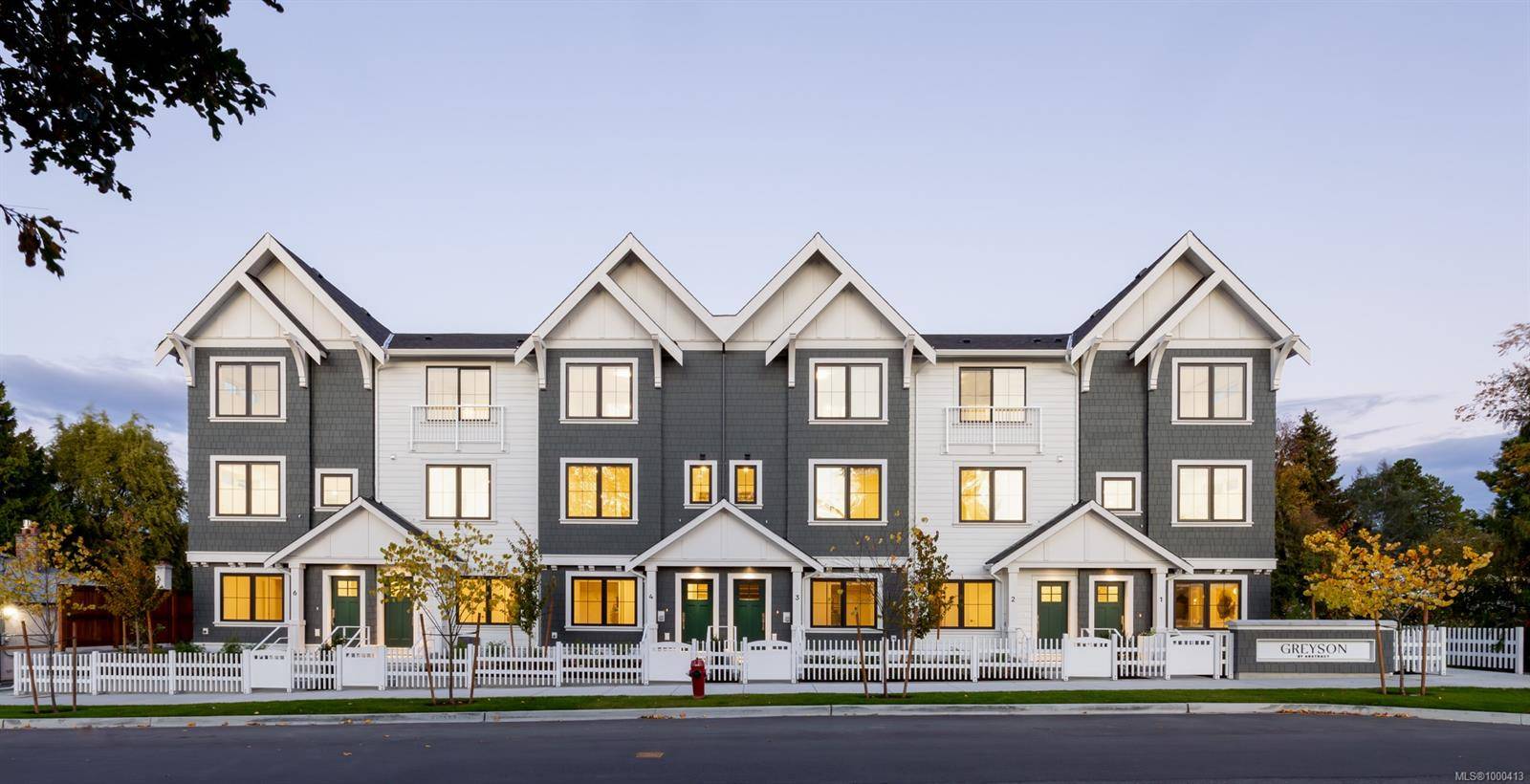 3450 Whittier Ave #TH15, Saanich, BC V8Z 3R2