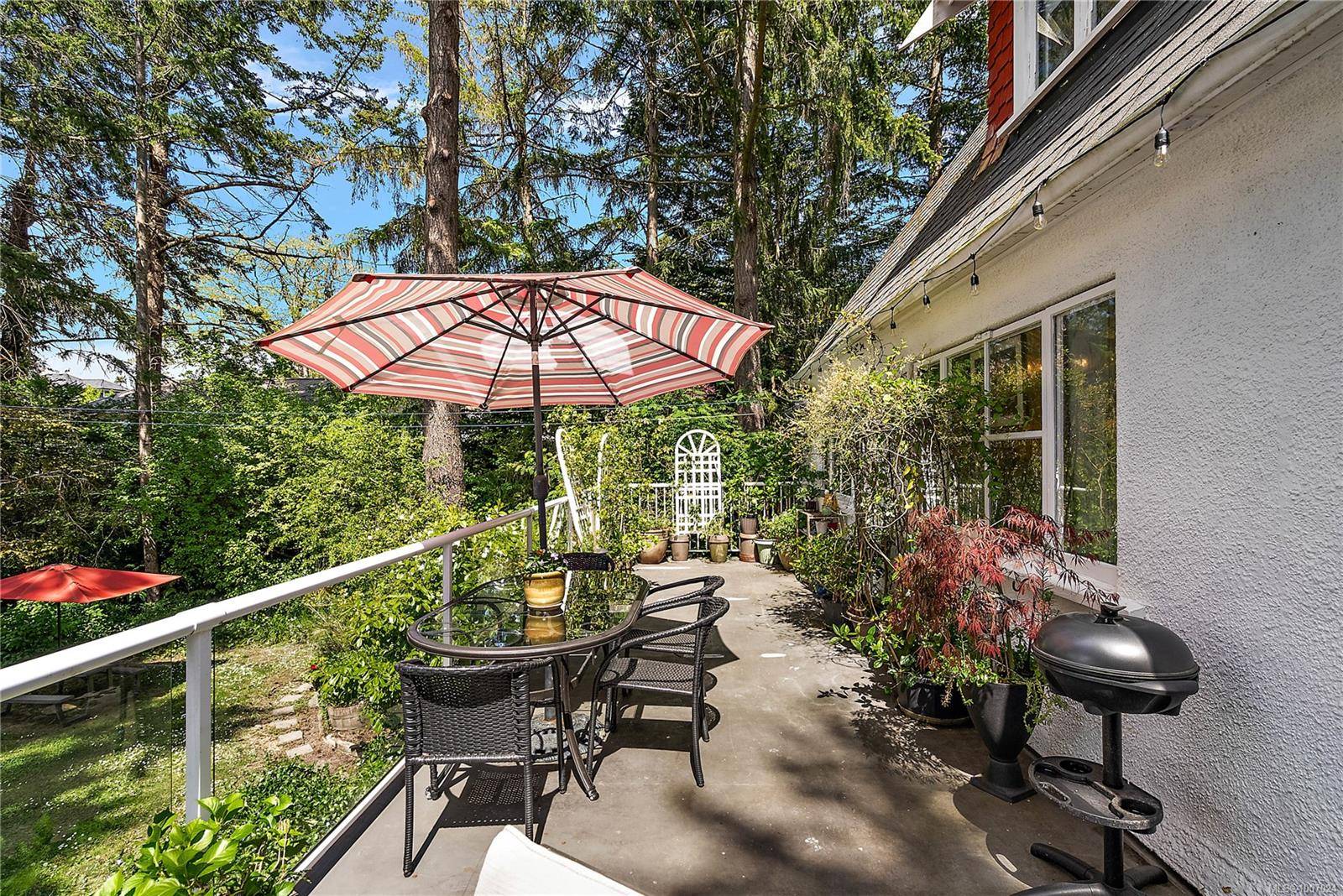 Saanich, BC V9A 2R8,3062 Admirals Rd