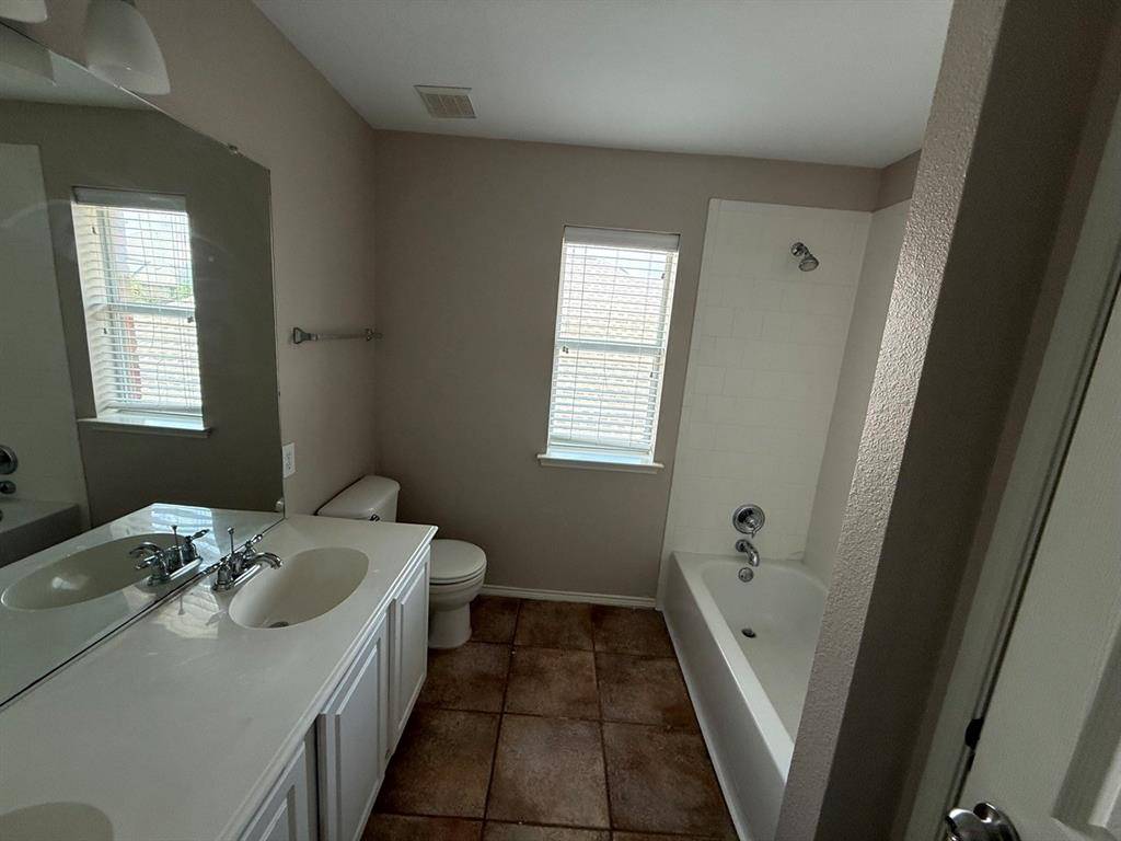 Fort Worth, TX 76244,9904 Sourwood Drive