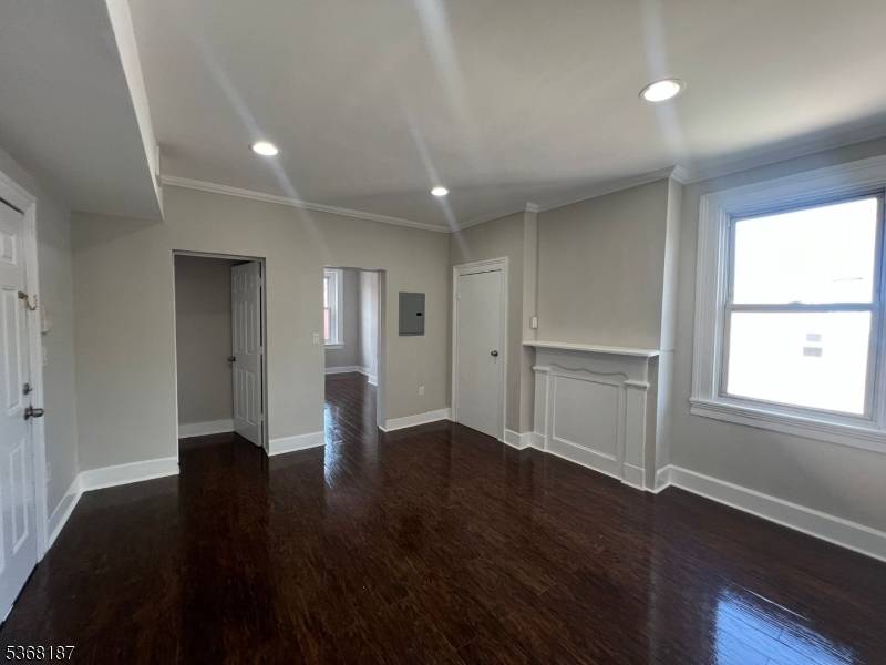 Newark City, NJ 07102,8 Elm St