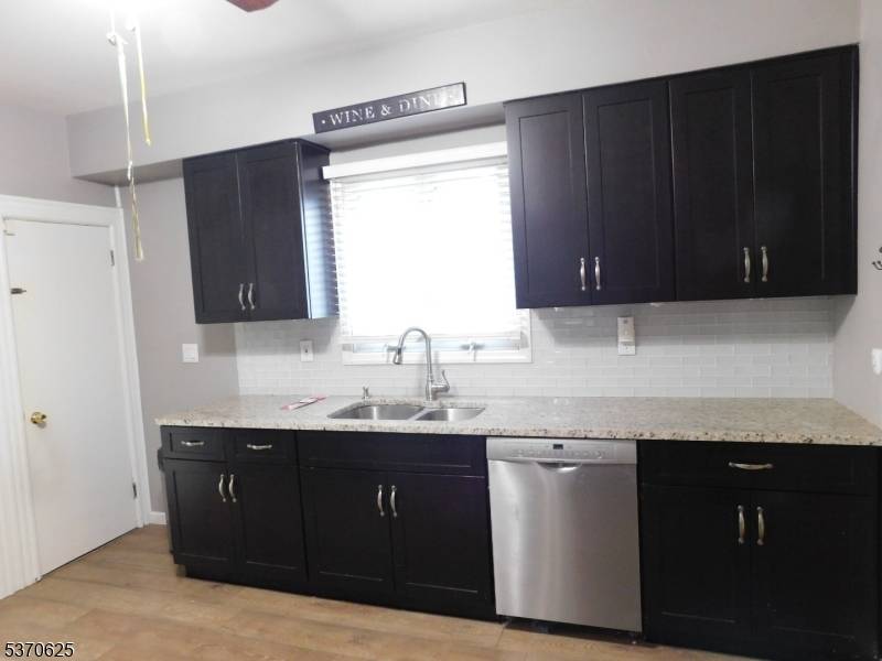 Totowa Boro, NJ 07512,176 Totowa Rd