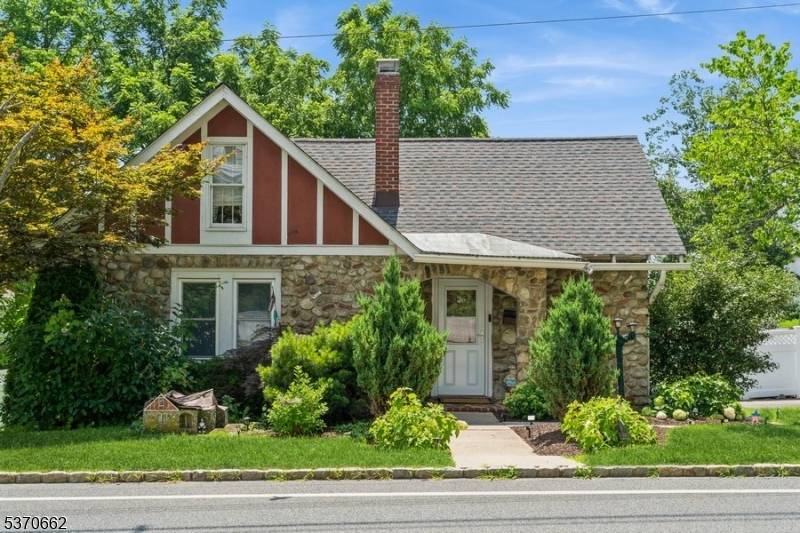 36 W End Ave, Newton Town, NJ 07860