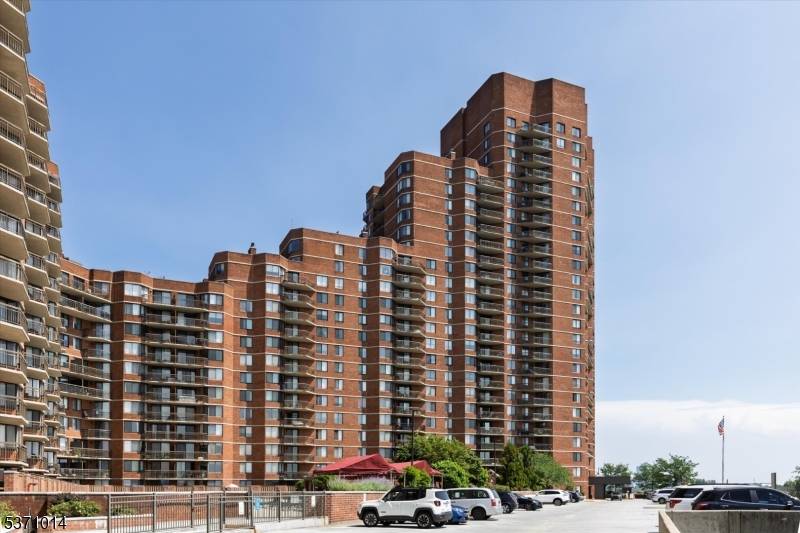 401 Harmon Cove Tower, Secaucus Town, NJ 07094