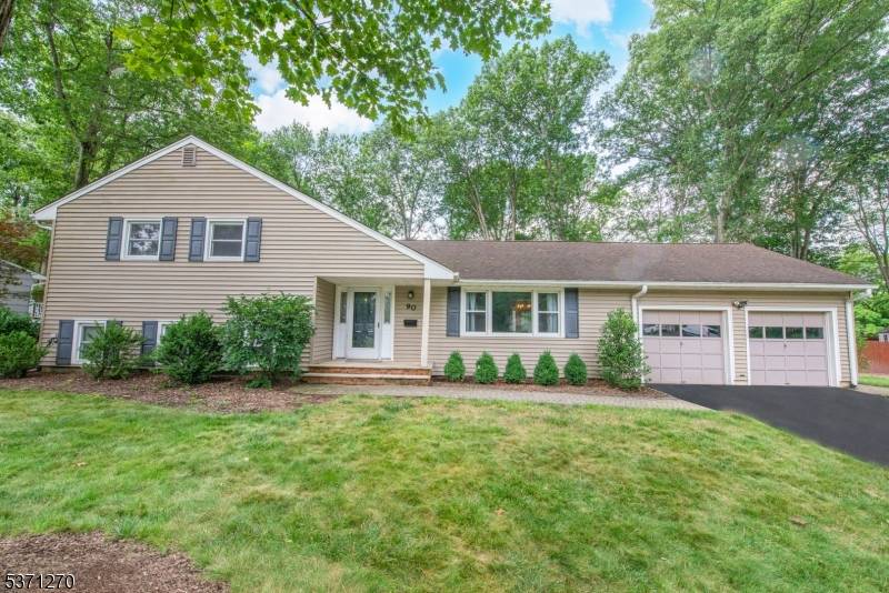 Berkeley Heights Twp., NJ 07922,90 Greenbriar Dr