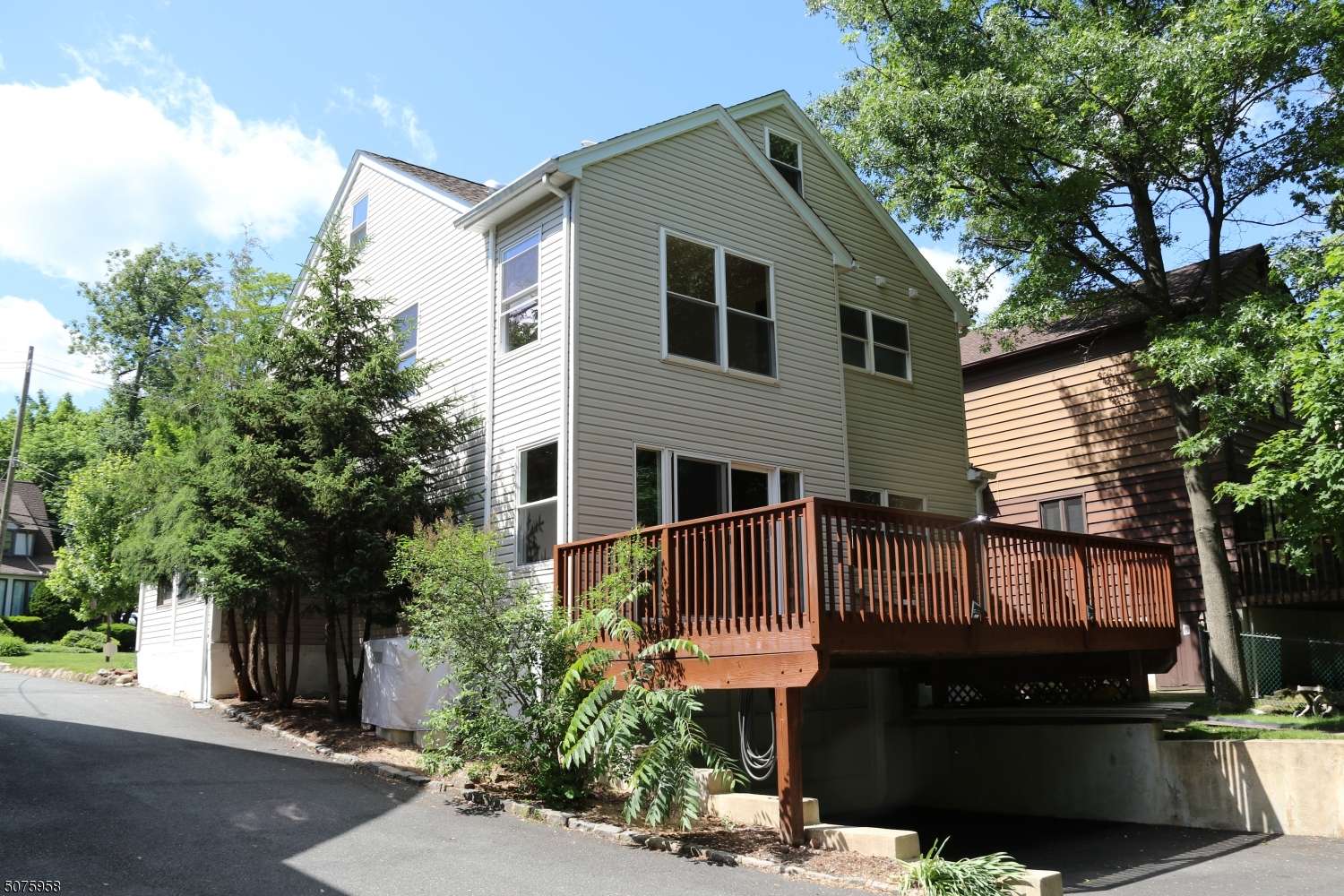 Millburn Twp., NJ 07041,56 Locust Ave