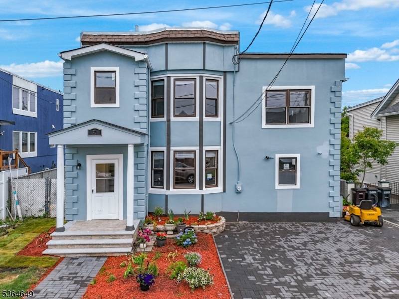 Moonachie Boro, NJ 07074,70 Bruno St #1