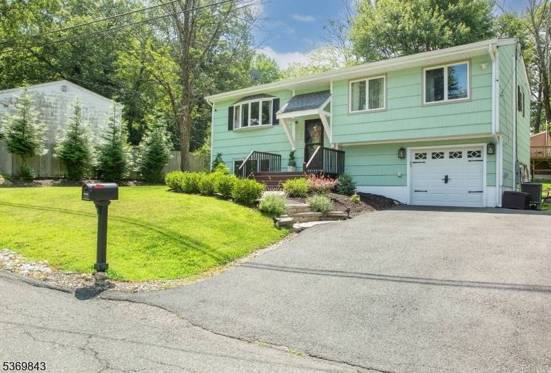 Hopatcong Boro, NJ 07843,32 Eugene Rd