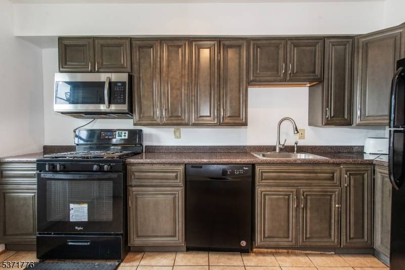 Newark City, NJ 07103,240 W Kinney St