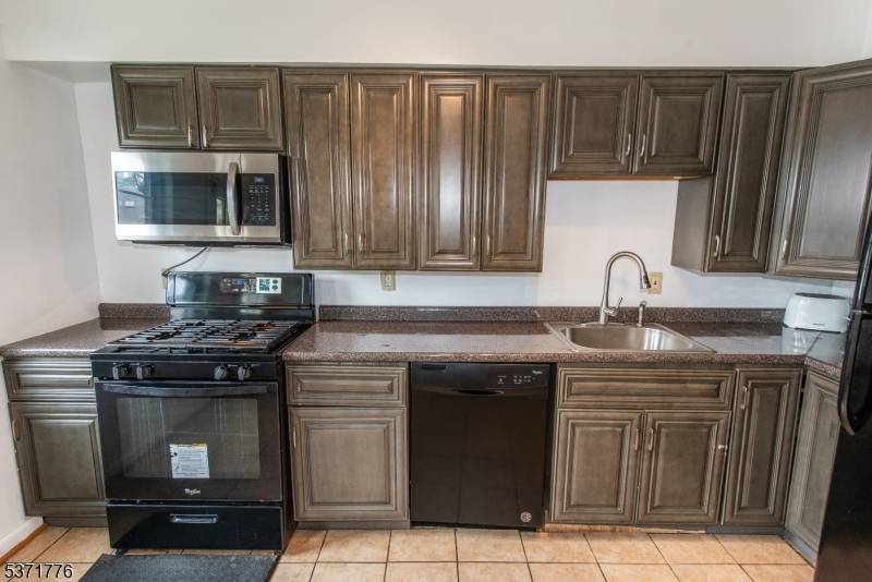 Newark City, NJ 07103,240 W Kinney St