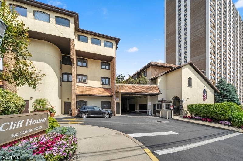 Cliffside Park Boro, NJ 07010,300 Gorge Rd #38