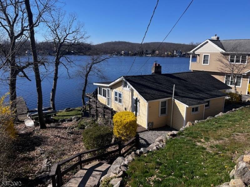 25 Meteor Trl, Byram Twp., NJ 07821