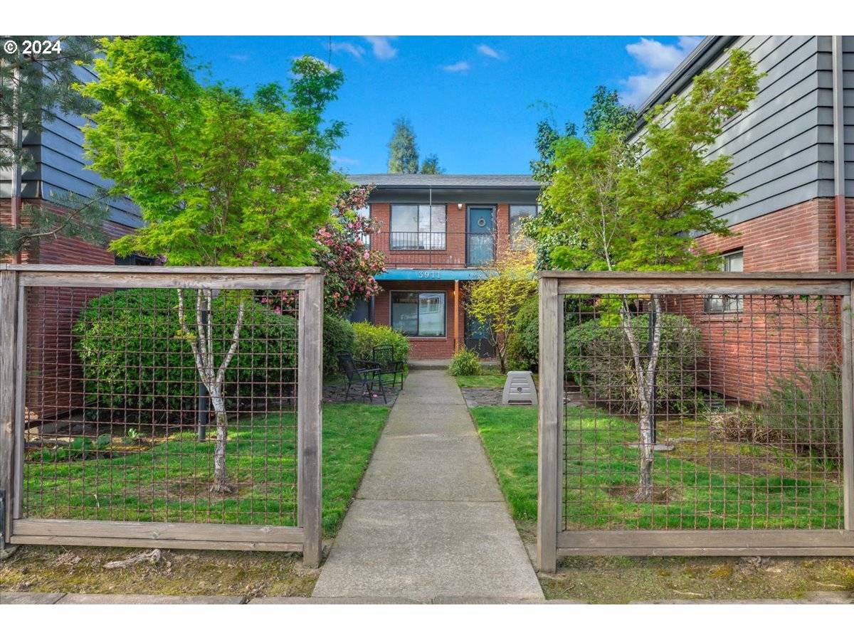 3911 NE KILLINGSWORTH ST #7, Portland, OR 97211