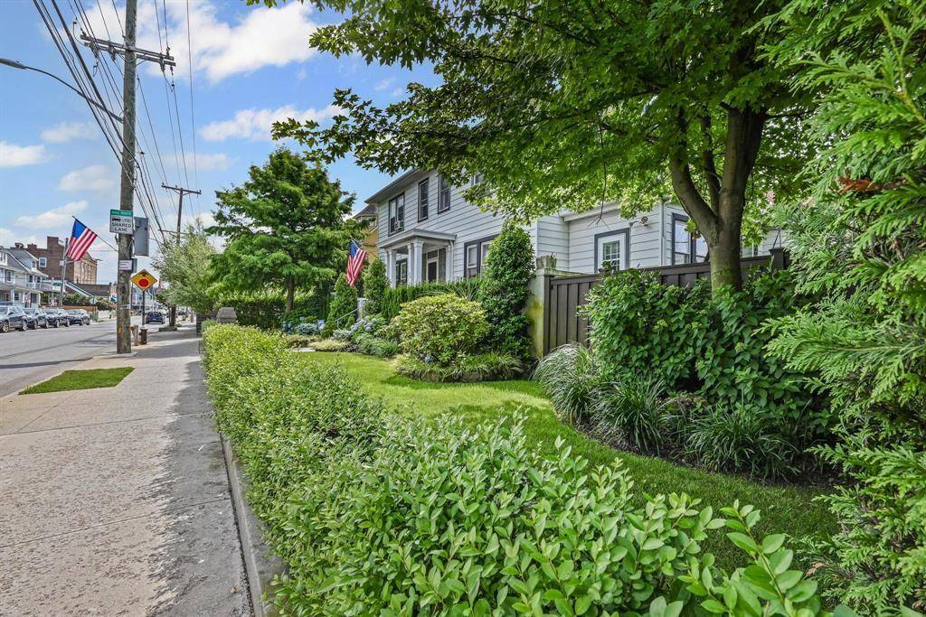 Rockaway Park, NY 11694,117-13 Rockaway Beach BLVD