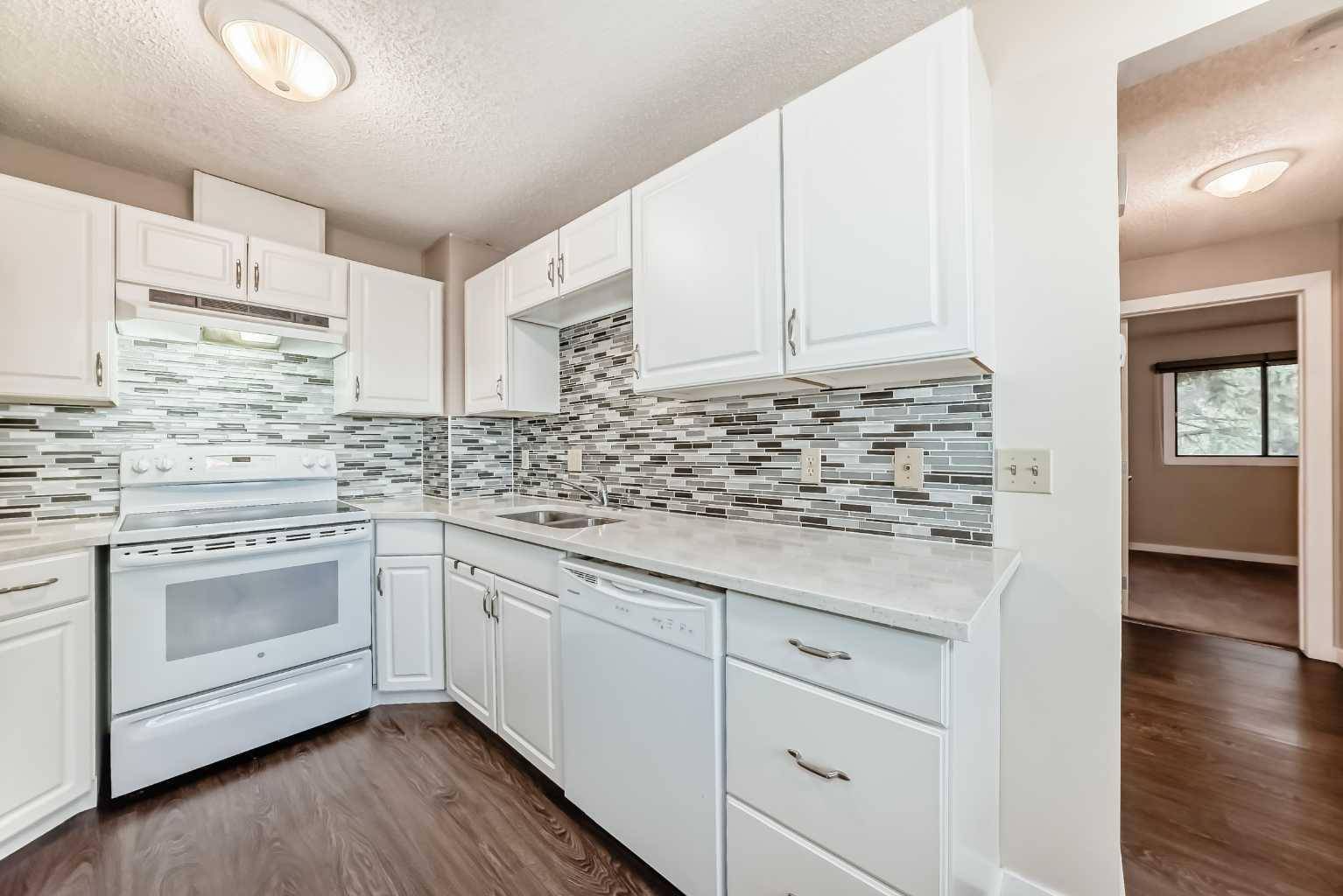 Calgary, AB T2W 3H2,3102 109 AVE SW