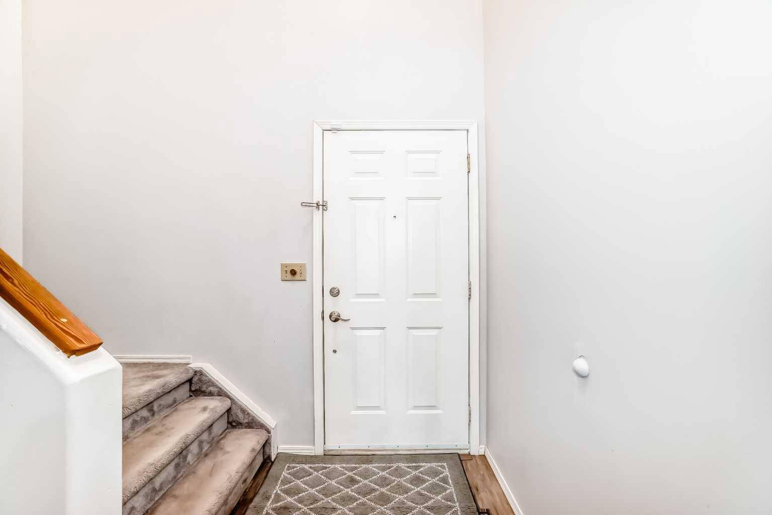 Calgary, AB T2A 7M8,107 Applewood PL SE