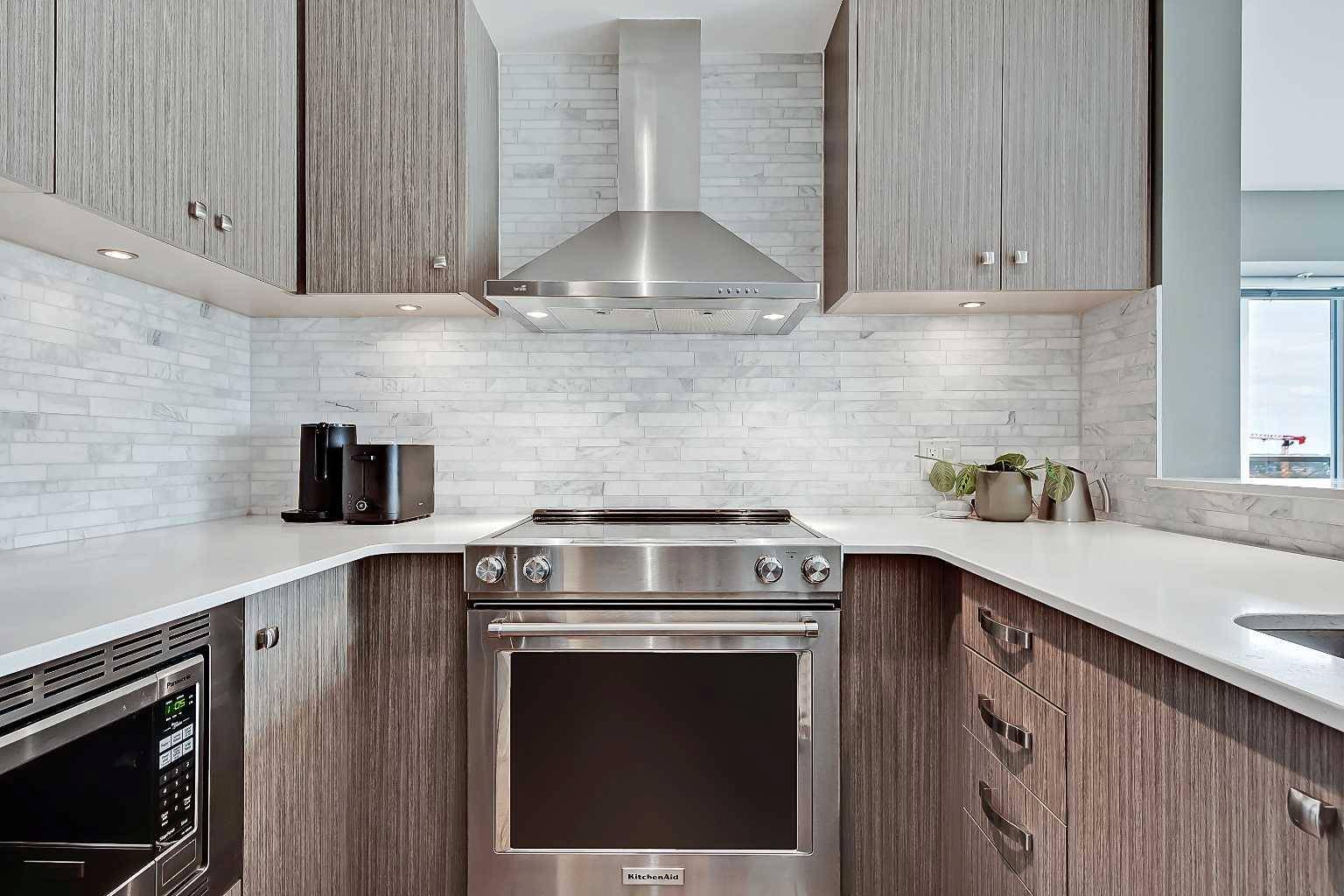 Calgary, AB T2P 1J3,930 6 AVE SW #2406