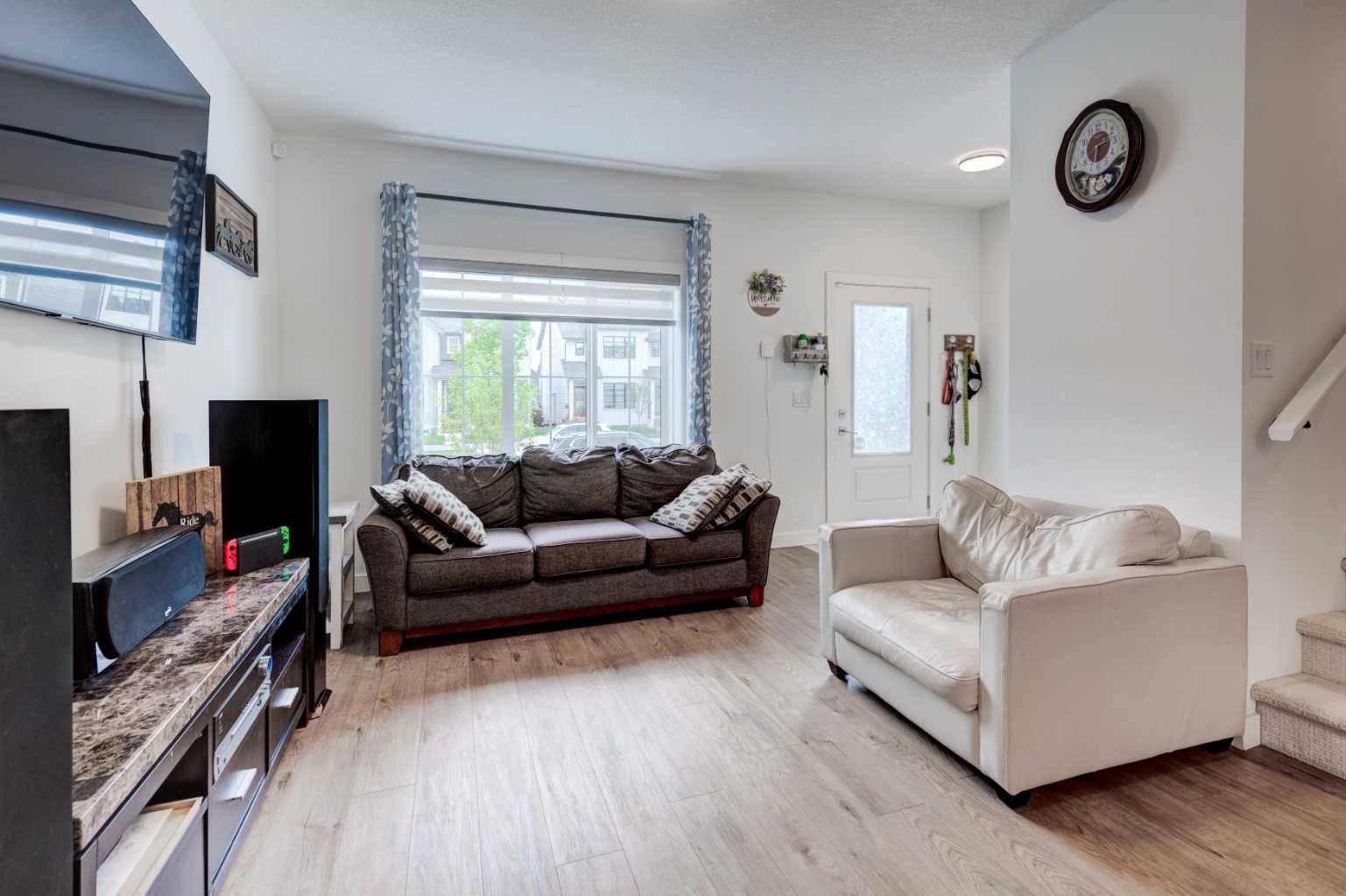Calgary, AB T3M 2L3,7443 202 AVE SE