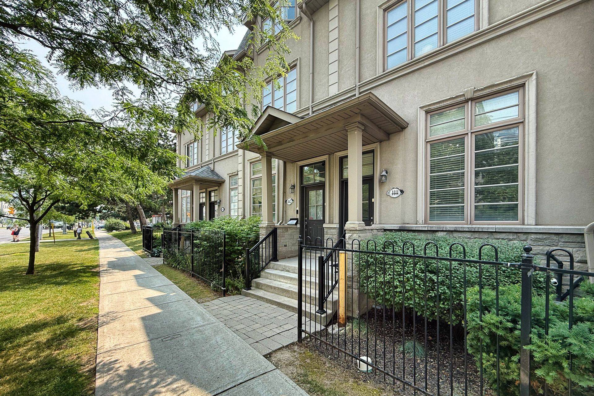 Toronto C06, ON M3H 3S2,4444 Bathurst ST