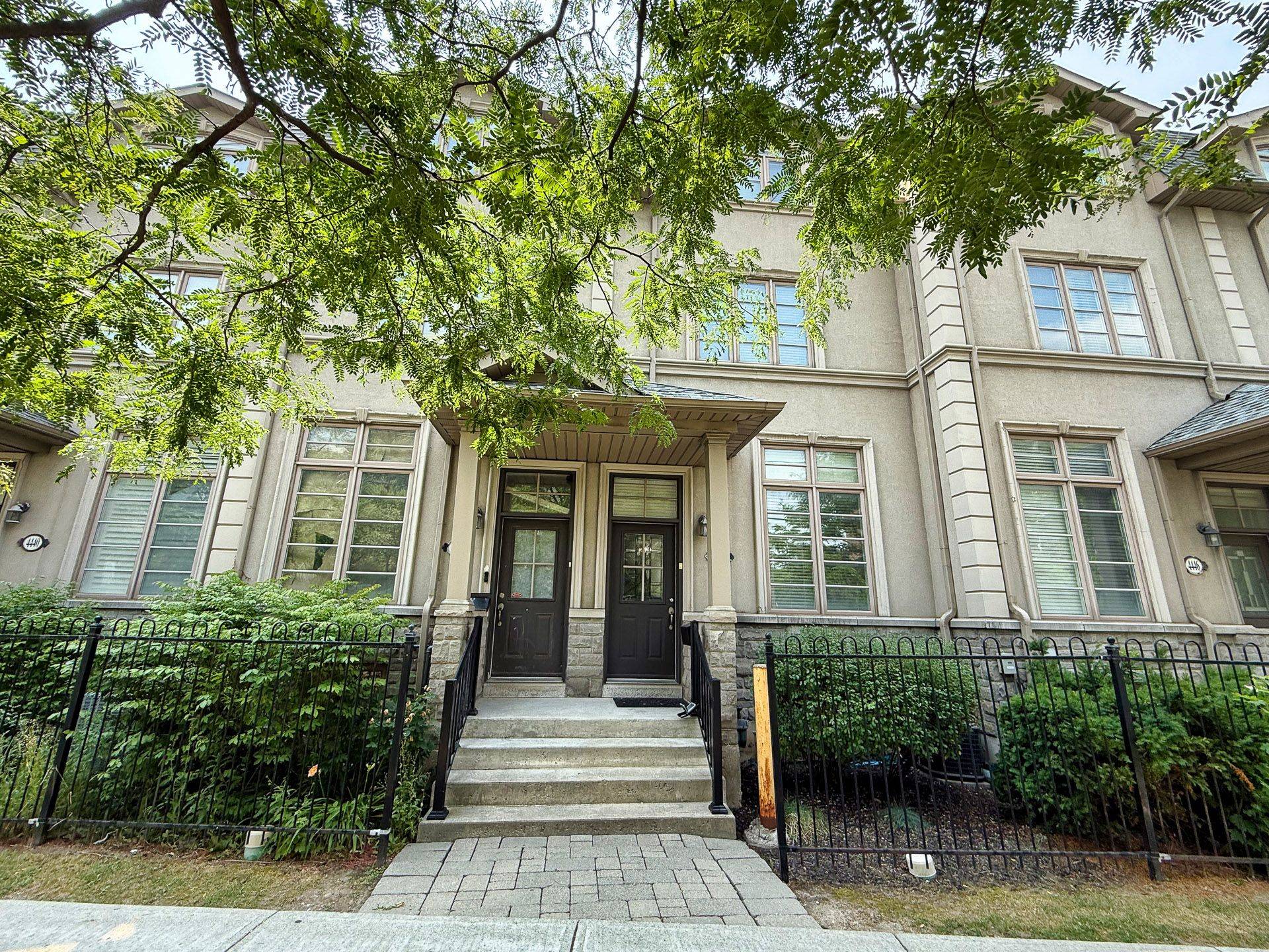 Toronto C06, ON M3H 3S2,4444 Bathurst ST
