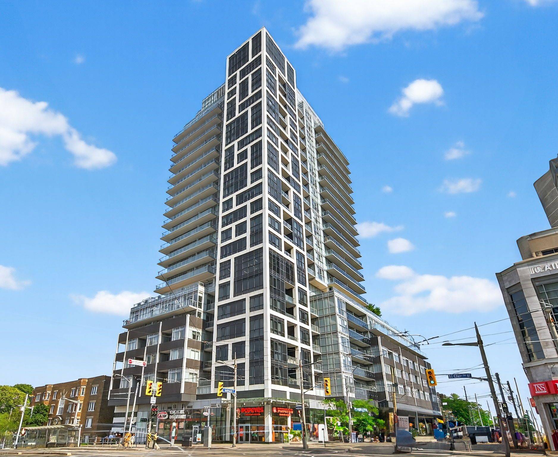 501 St Clair AVE W #2109, Toronto C02, ON M5P 0A2