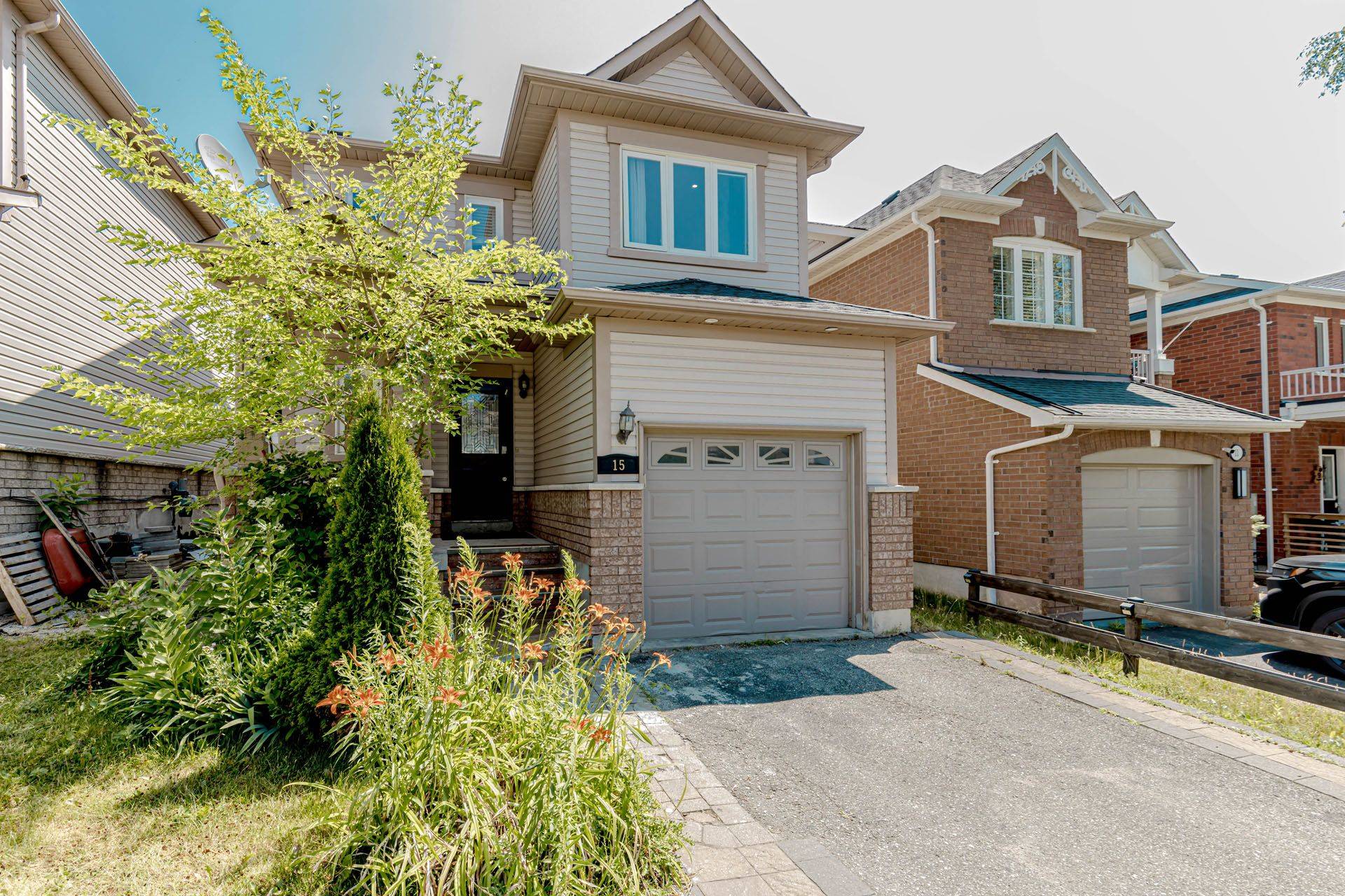 Whitby, ON L1R 2V4,15 Candlebrook DR