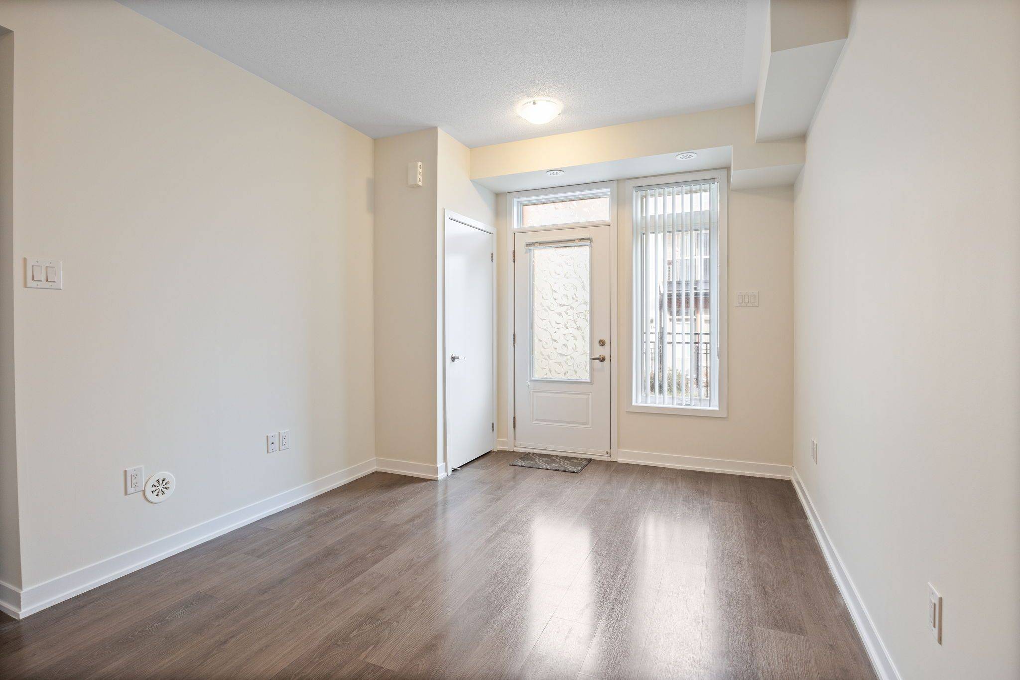 Toronto E11, ON M1B 0C4,60 Orchid PL #TH 8