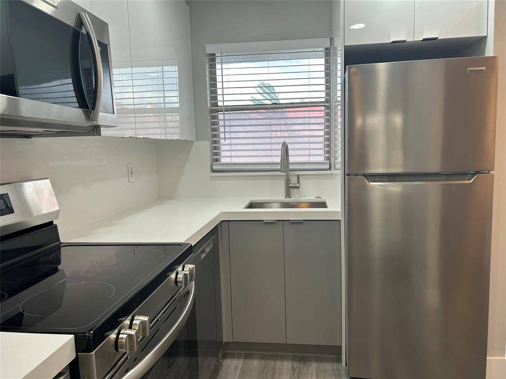 Fort Lauderdale, FL 33322,8080 N Sunrise Lakes Dr #209