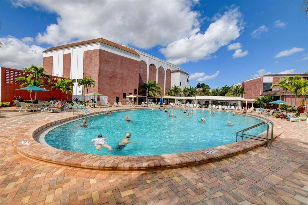 Deerfield Beach, FL 33442,206 Farnham I #206