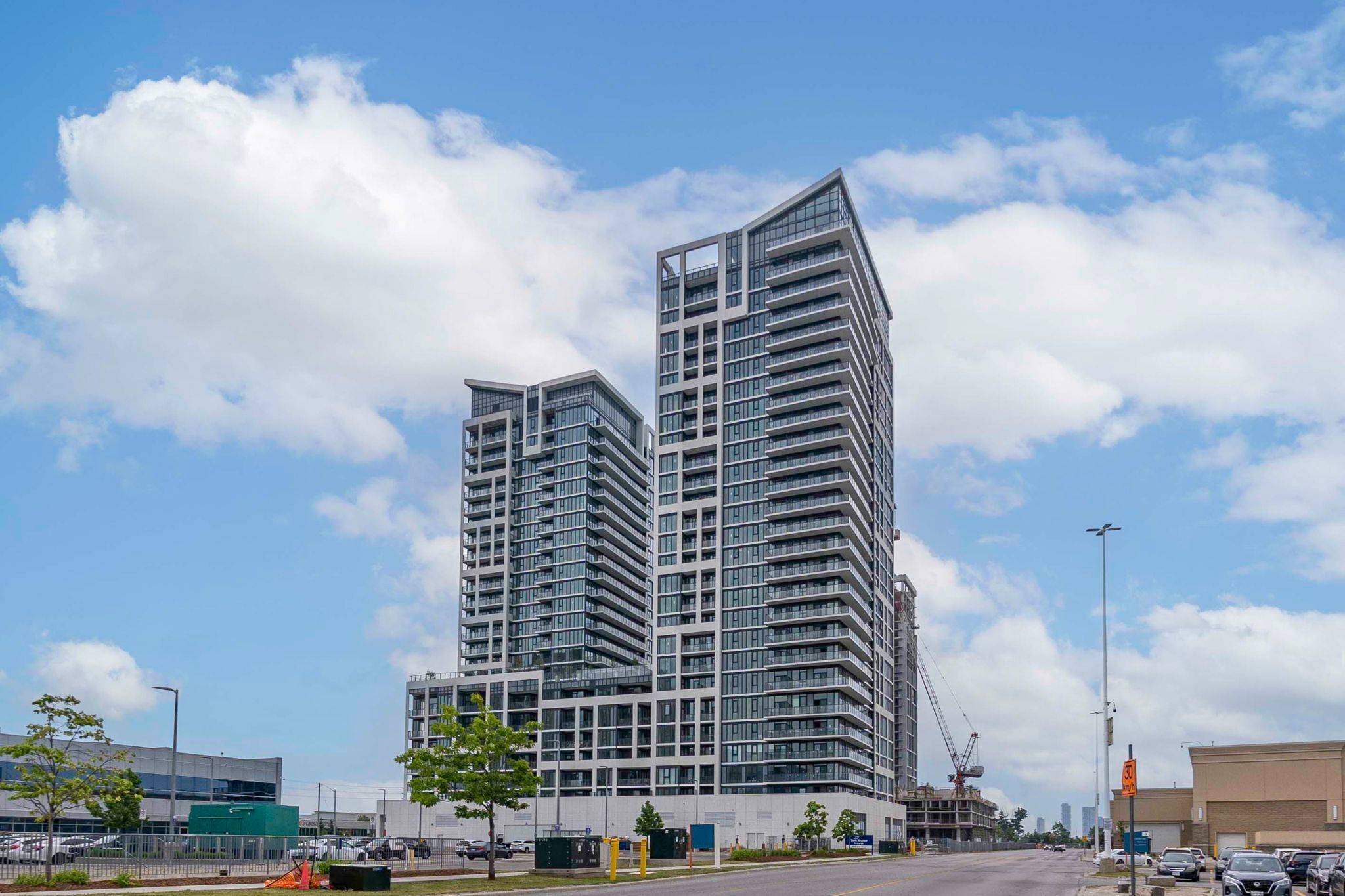 9000 Jane ST #1421, Vaughan, ON L4K 0M6