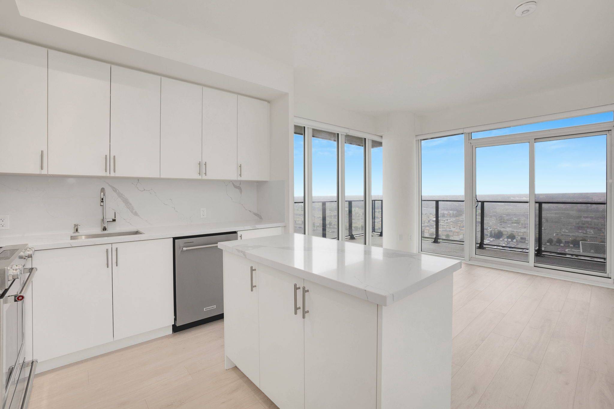 Vaughan, ON L4K 0M6,9000 Jane ST #1421