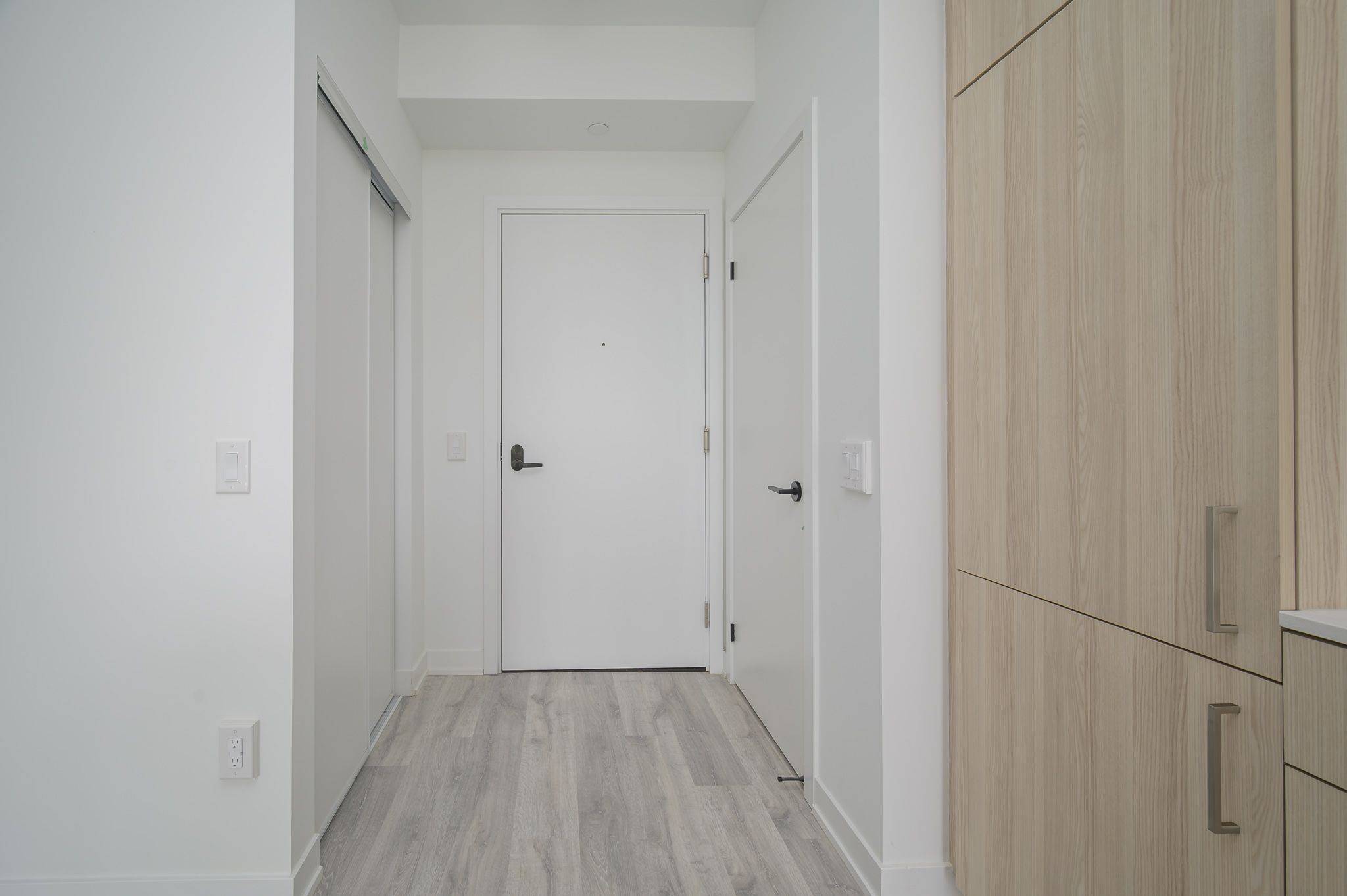 Mississauga, ON L5H 0A7,215 Lakeshore RD W #526