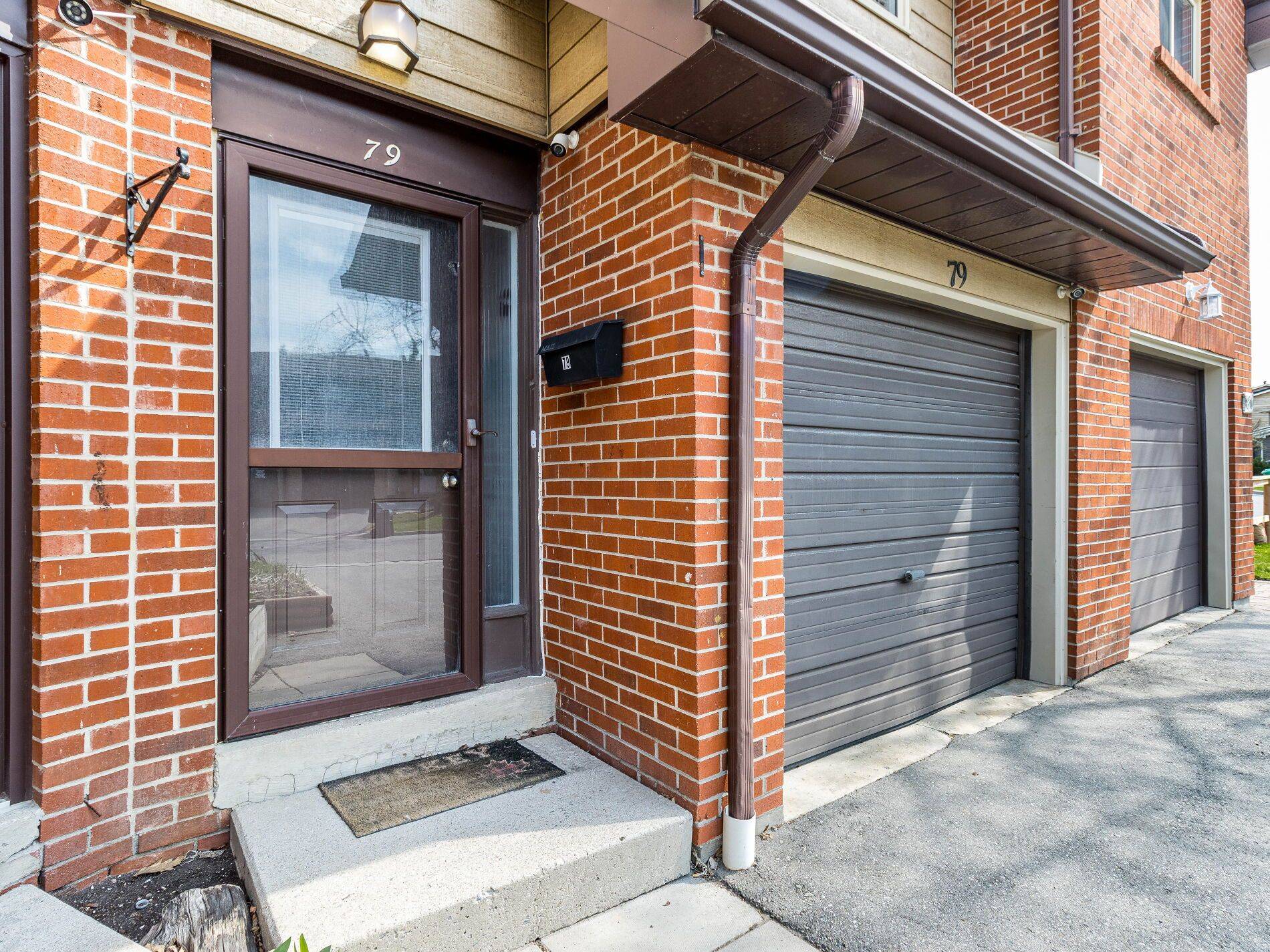 Brampton, ON L6V 3M8,79 Foster CRES #79