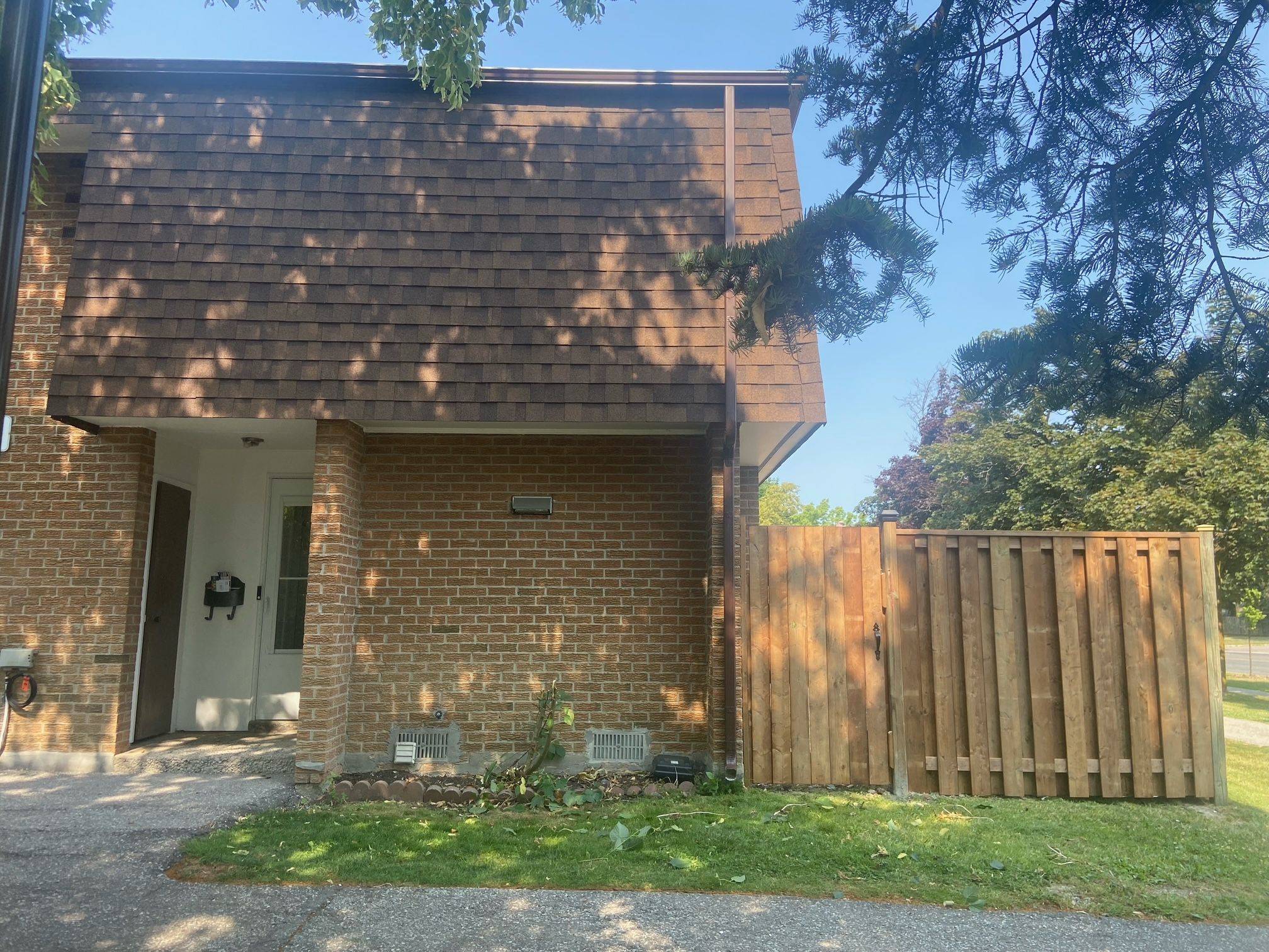 20 Litchfield CT #120, Toronto W10, ON M9V 2A8