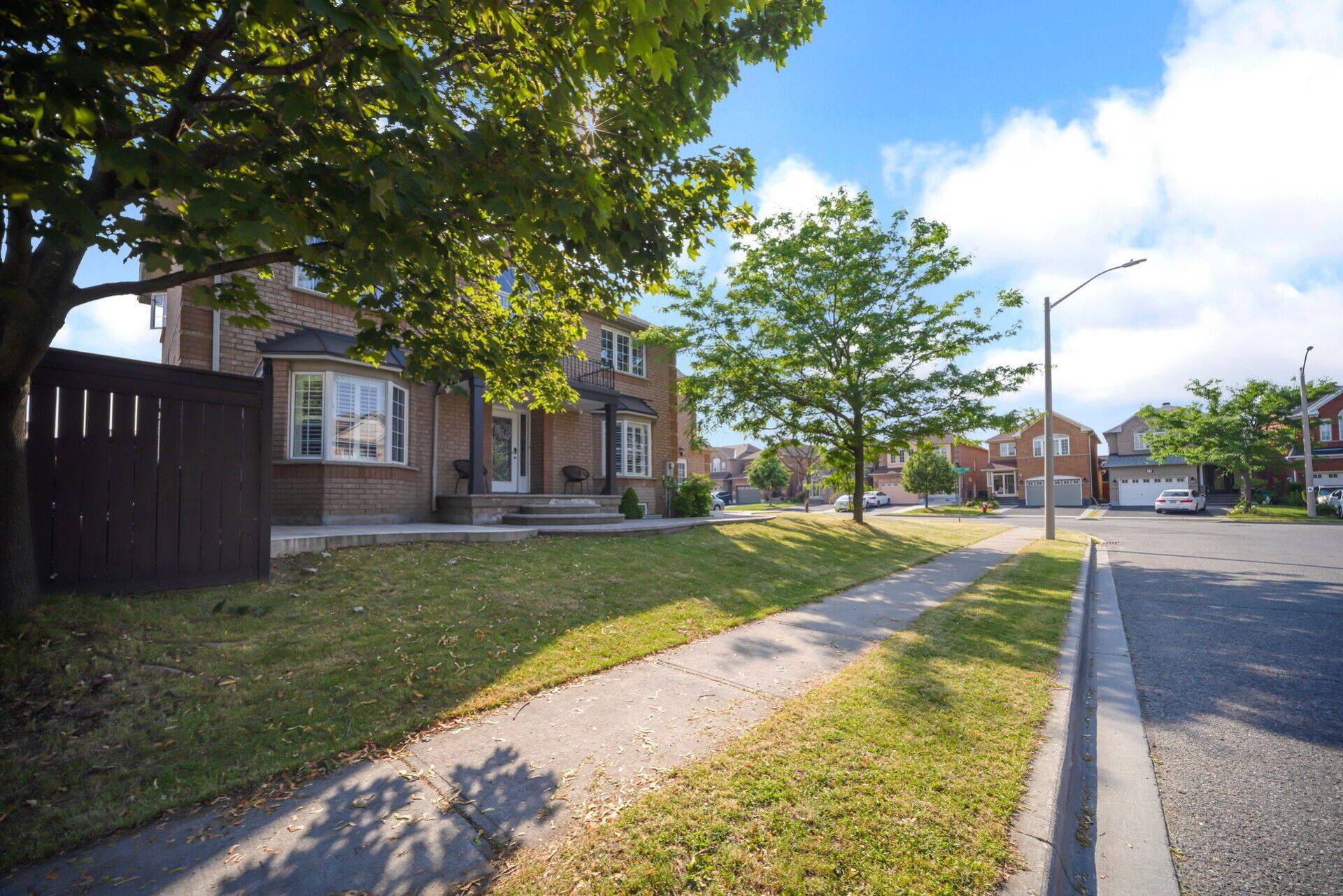 Brampton, ON L6R 2T2,2 Checkerberry CRES