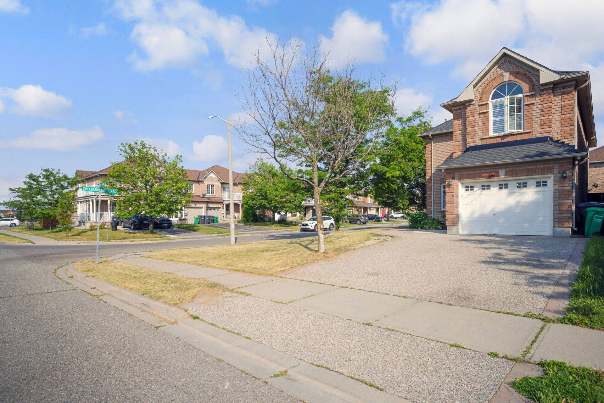 Brampton, ON L6R 2T2,2 Checkerberry CRES