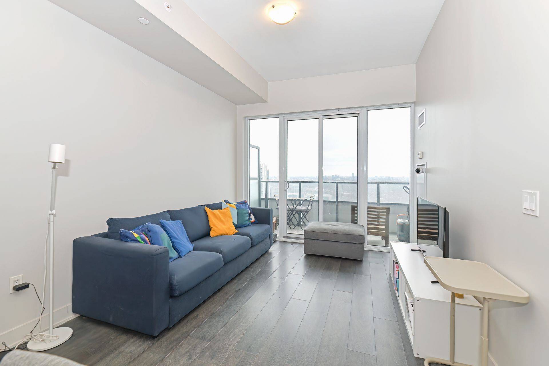 Toronto W06, ON M8V 0J1,30 Shore Breeze DR #4211