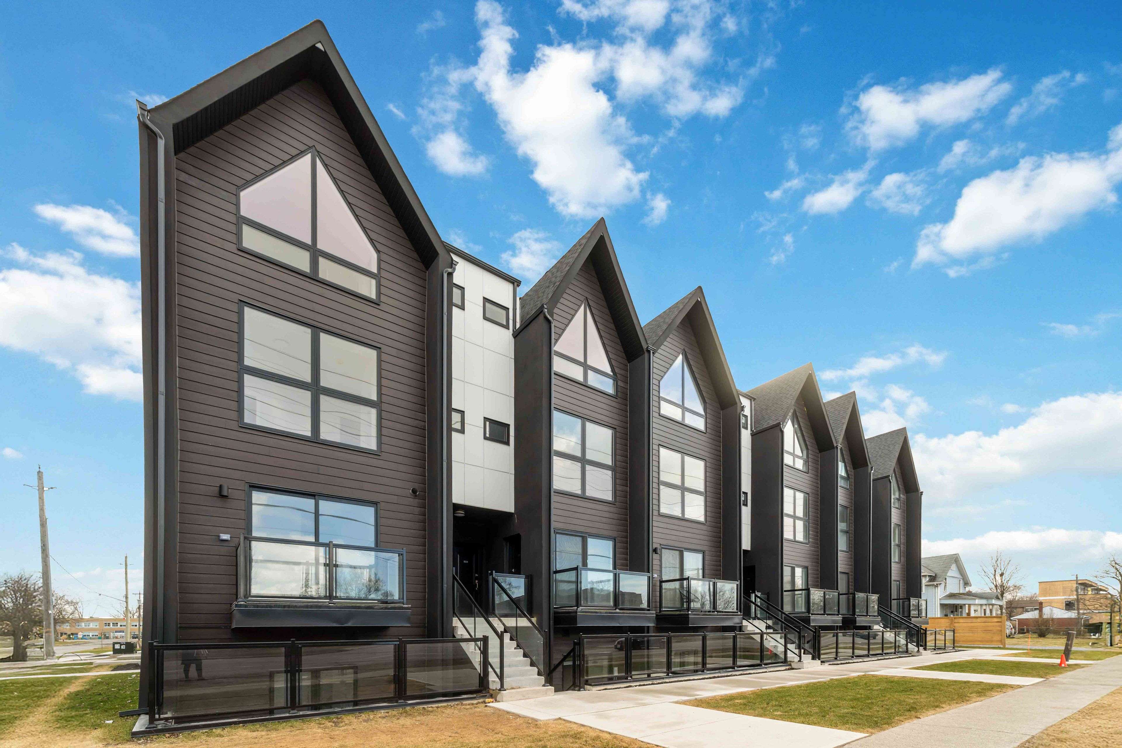 Niagara Falls, ON L2G 4R8,7277 Wilson CRES #106