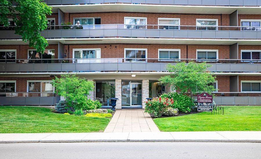 11 Woodman DR S #203, Hamilton, ON L8K 4E3