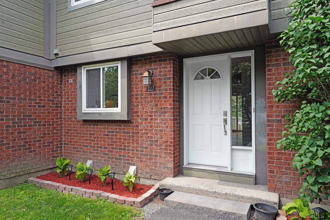Kanata, ON K2L 2C5,227 Pickford DR