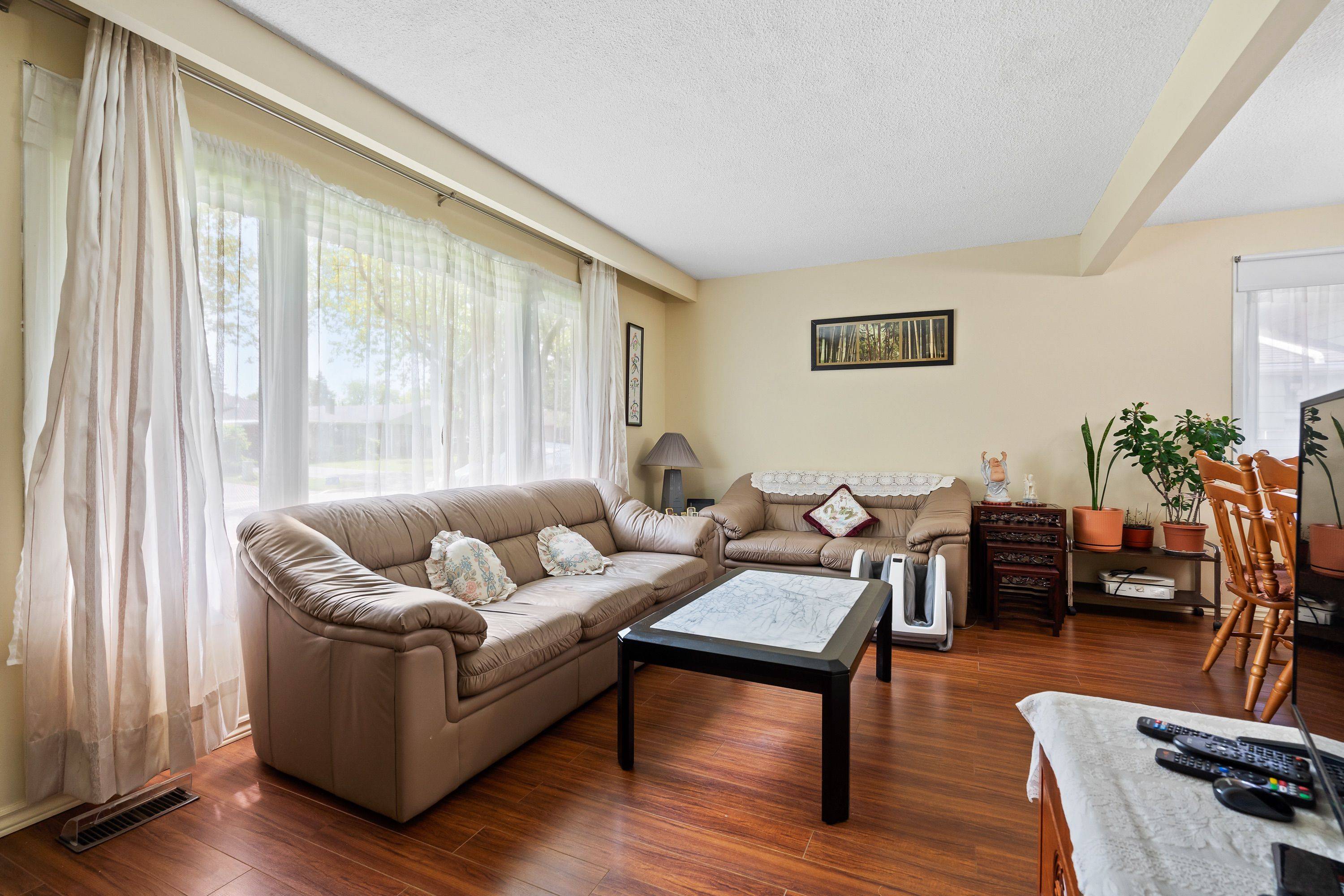 St. Catharines, ON L2N 6C8,6 Vanier CT