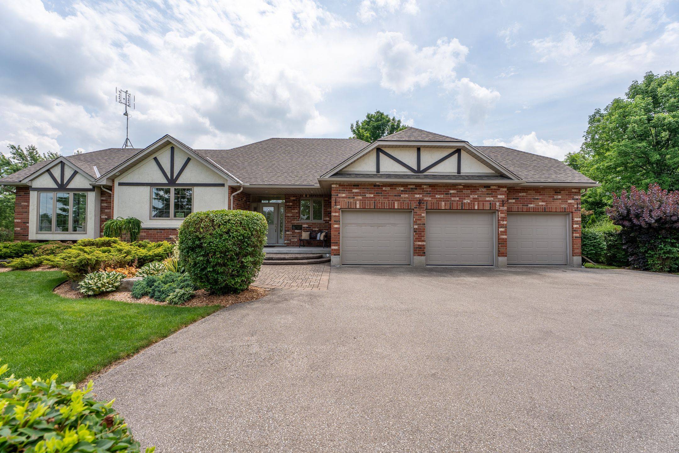 Puslinch, ON N0B 2J0,7677 Maltby RD E
