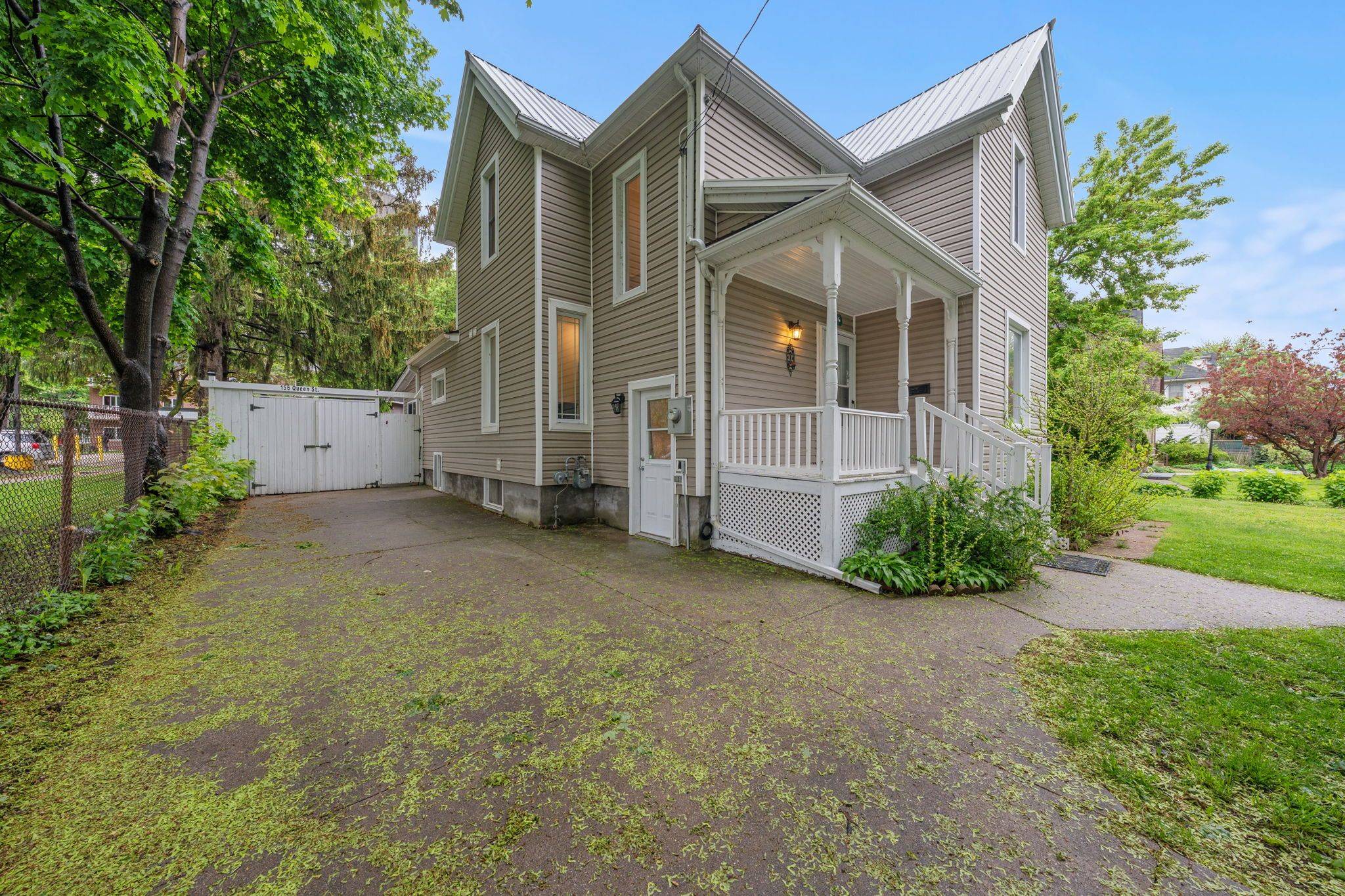 156 Queen ST, Sarnia, ON N7T 2R1