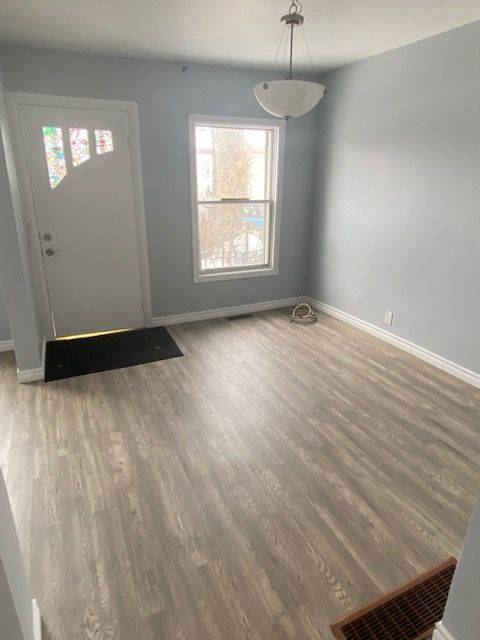 Hamilton, ON L8L 1L1,396 Macnab ST N